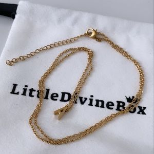 2/50 A charm necklace.
